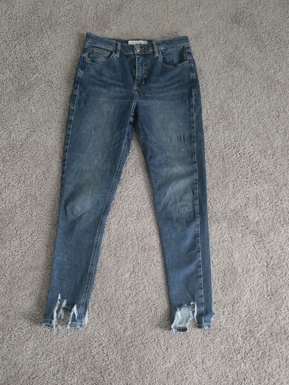 Topshop High Rise Jamie Skinny Jeans with Distressed Step Hem – Medium Wash W30